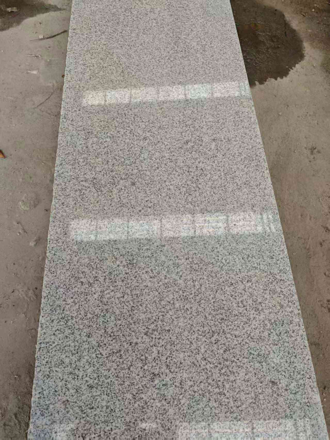 海口芝麻白光面毛板